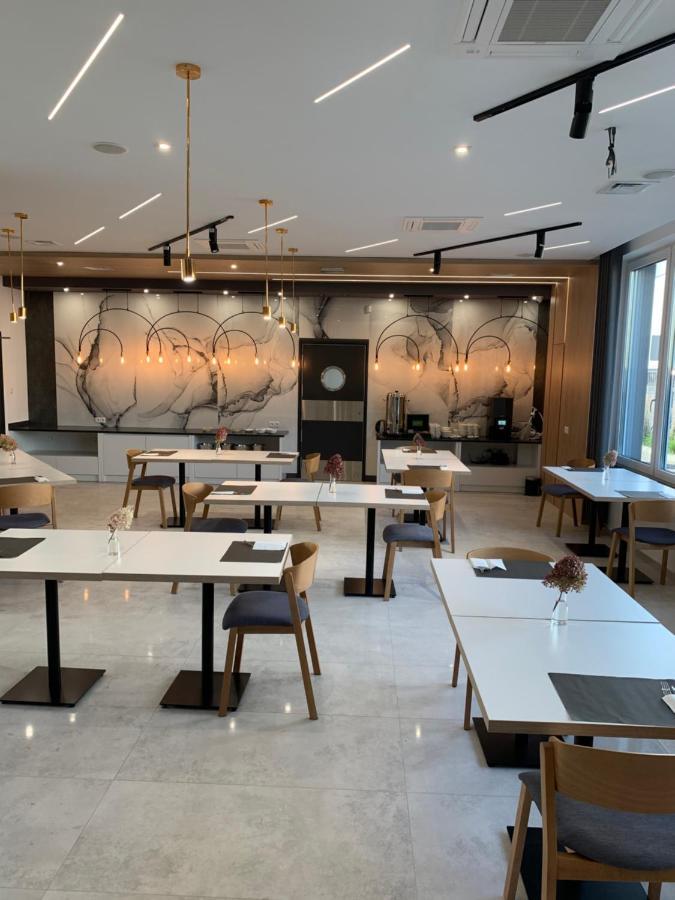Hotel Coliber Klobuck Екстериор снимка