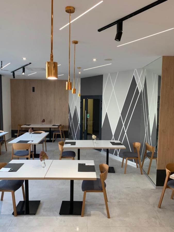 Hotel Coliber Klobuck Екстериор снимка