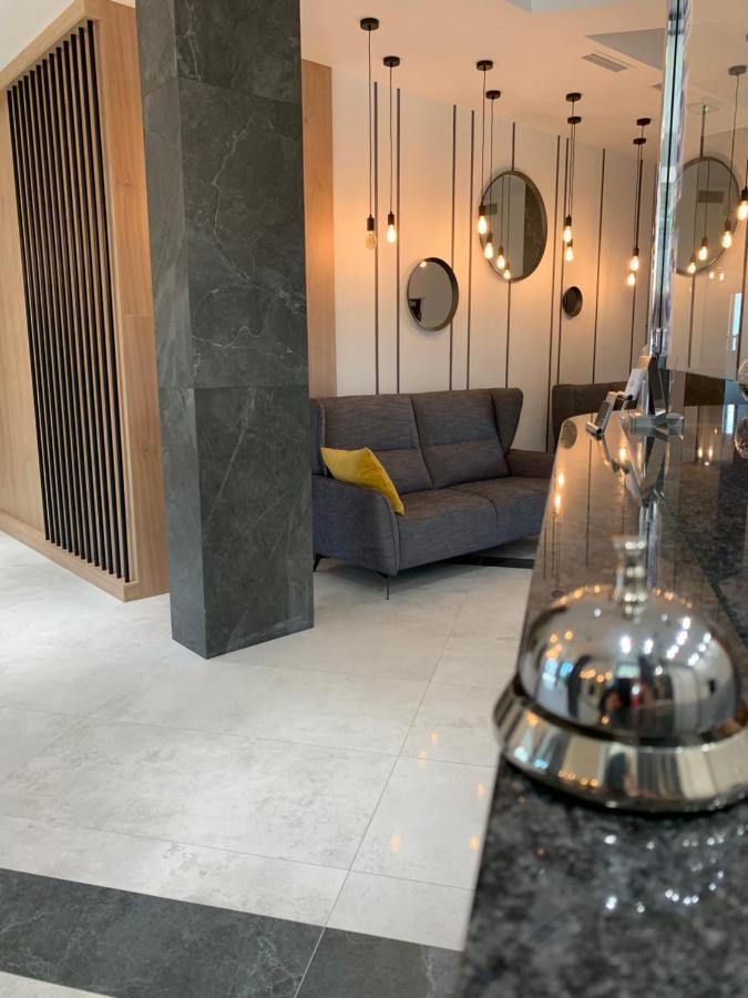 Hotel Coliber Klobuck Екстериор снимка